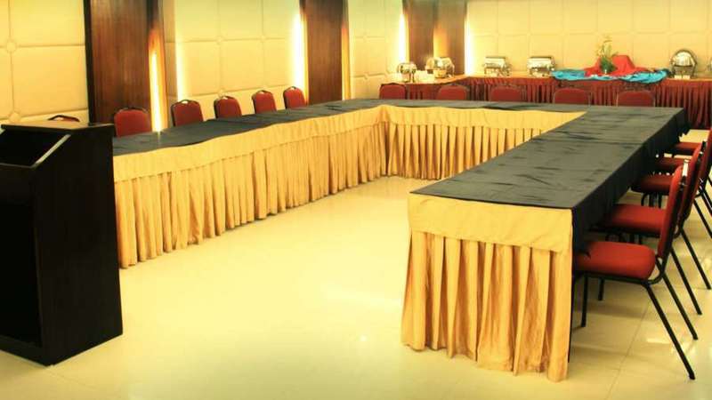 העיר בנגלור The Chevron Hotel מראה חיצוני תמונה